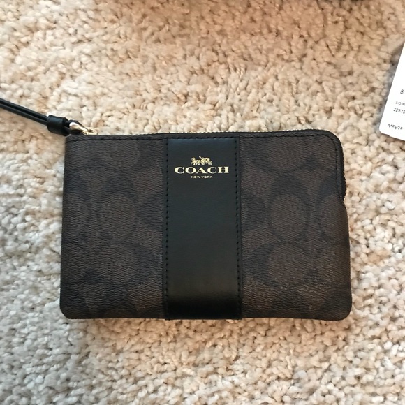 NWT ✨ Coach Wristlet - Picture 2 of 5